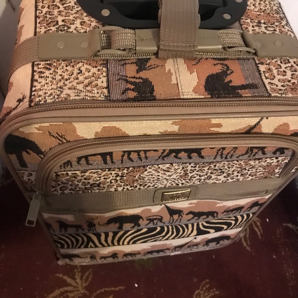 PIONEER set travel luggage bag 4pc ( lcheck in lagguge & rolling ,2 tote bags ) - Picture 13 of 15